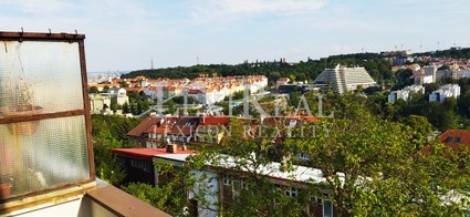 Pronájem bytu 2+1, 56m2, 2.NP, Farní ulice, Střešovice, Praha 6 - Výhled z balkonu