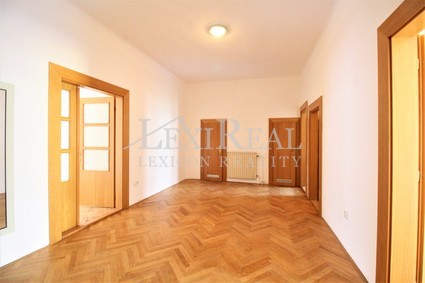 byt 138 m2, 3+1, 3x komora, balkon, Praha 6- Dejvice - Fotka 1